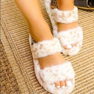 NEW Mata snow leopard slippers slides 8.5